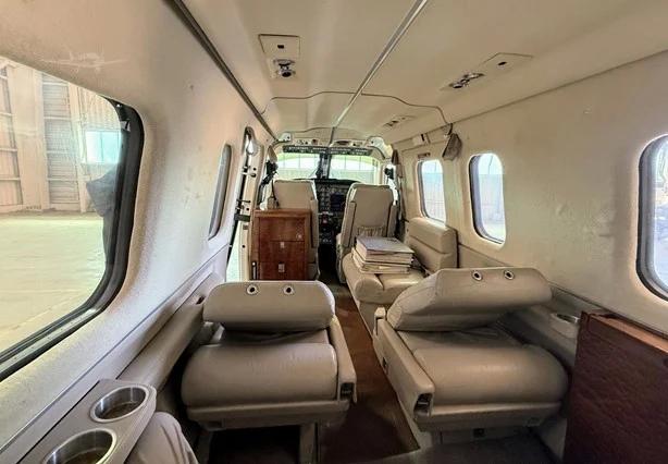 1975 COMMANDER 690A Photo 4