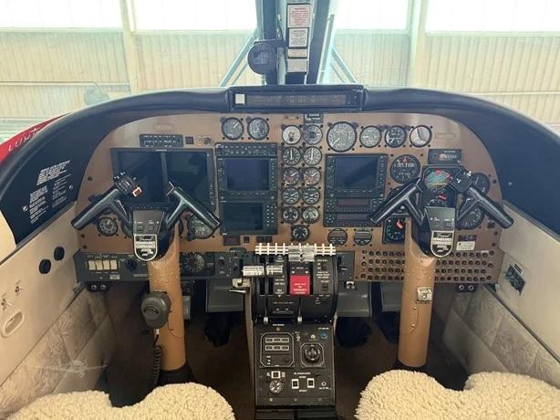 1975 COMMANDER 690A Photo 5