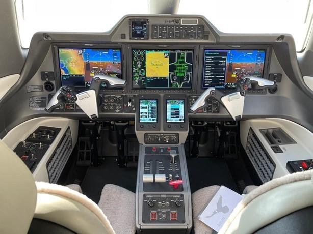 2019 EMBRAER PHENOM 300E Photo 3