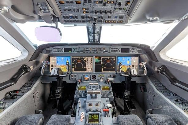 2011 GULFSTREAM G550 Photo 2