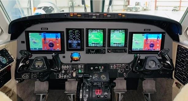 2003 BEECHCRAFT KING AIR C90B Photo 5