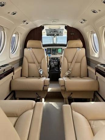 2003 BEECHCRAFT KING AIR C90B Photo 4