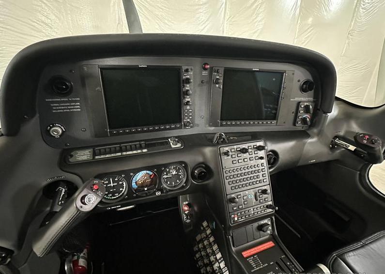 2020 CIRRUS SR20 G6 Photo 6