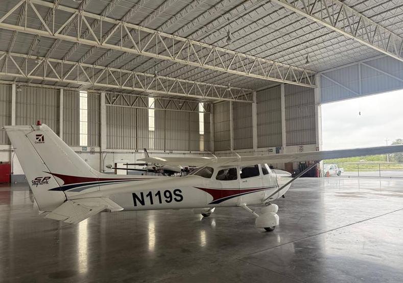 2000 Cessna 172S Photo 5