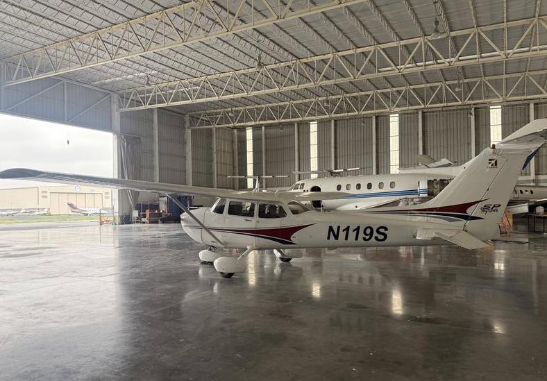 2000 Cessna 172S Photo 4