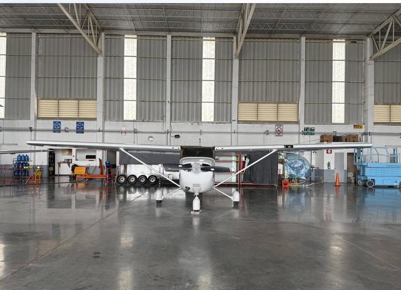 2000 Cessna 172S Photo 7