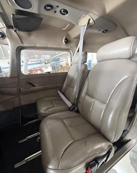 2000 Cessna 172S Photo 2