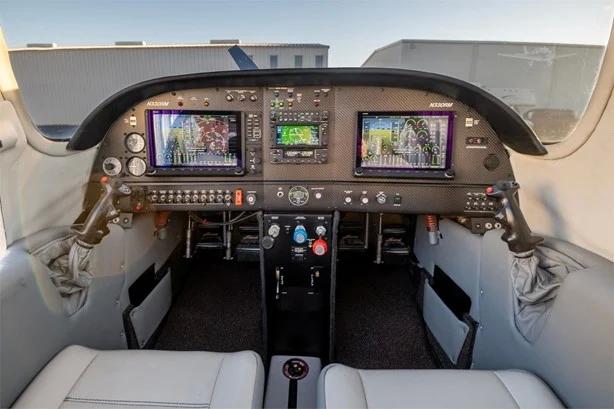 1996 LANCAIR IV-P Photo 4