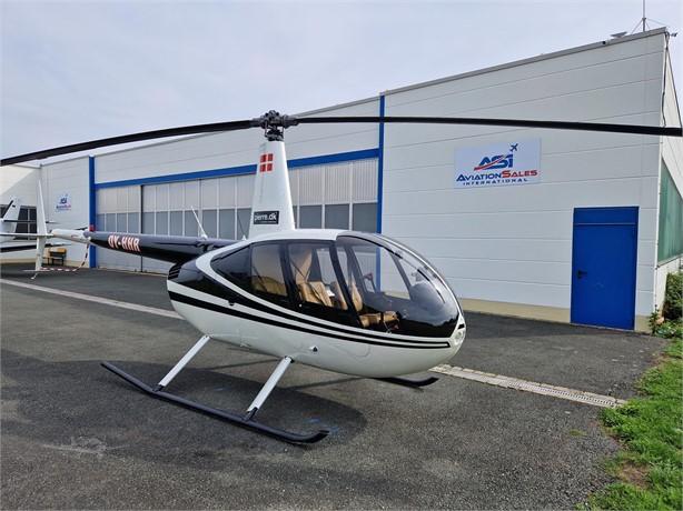 2009 ROBINSON R44 RAVEN II Photo 2