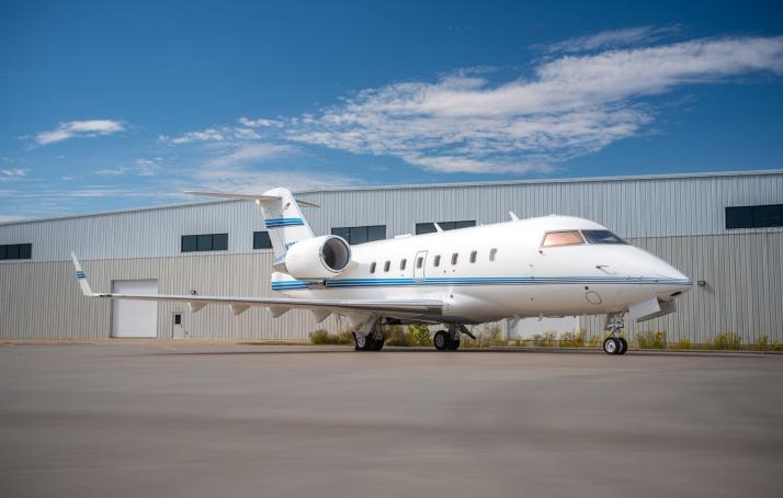 1999 Bombardier Challenger 604 Photo 2