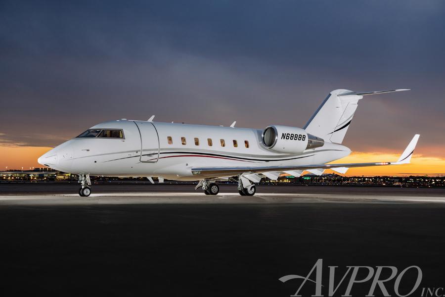 2009 Bombardier Challenger 605 Photo 2
