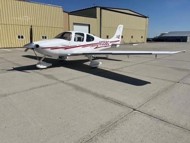 2003 CIRRUS SR22 Photo 3