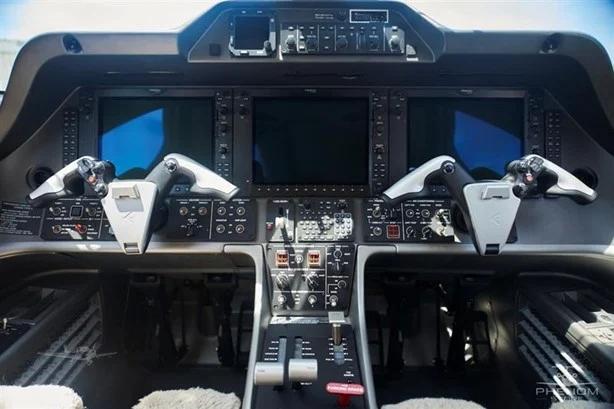 2010 EMBRAER PHENOM 100 Photo 6
