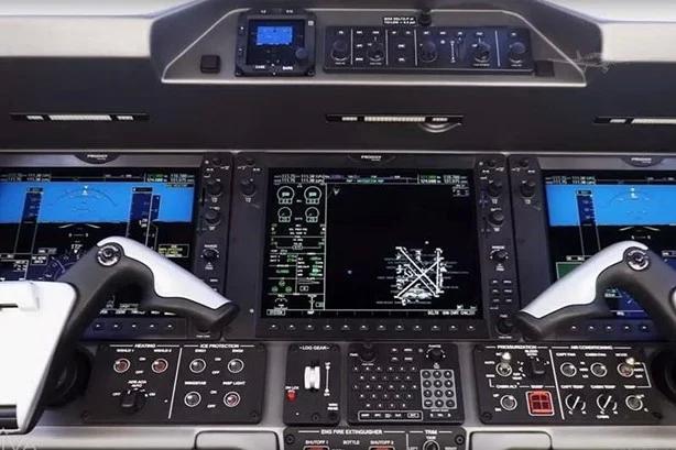 2015 EMBRAER PHENOM 100E Photo 3
