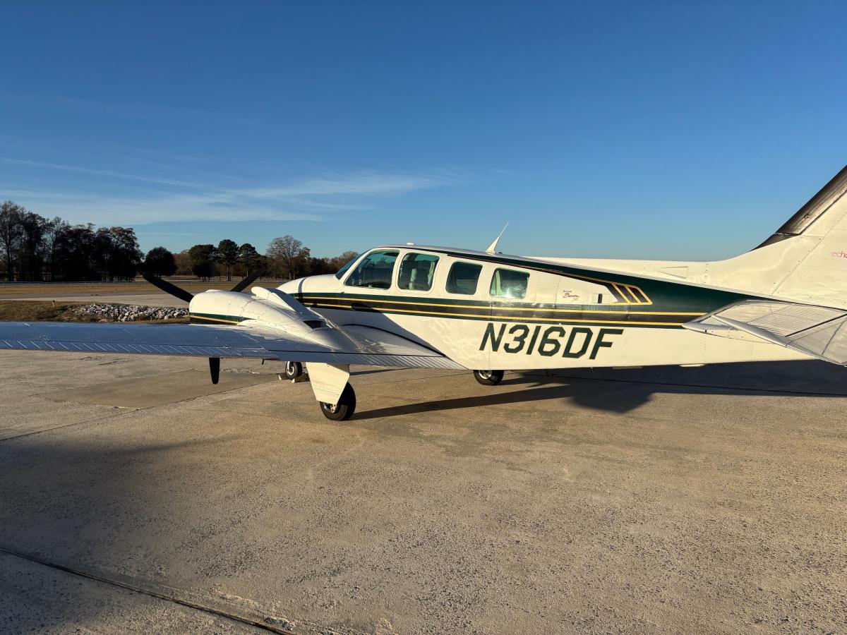 1997 Beechcraft Baron 58 Photo 3