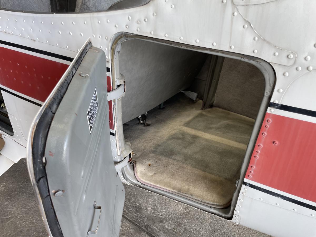 1977 Cessna 172N Skywhawk Photo 2