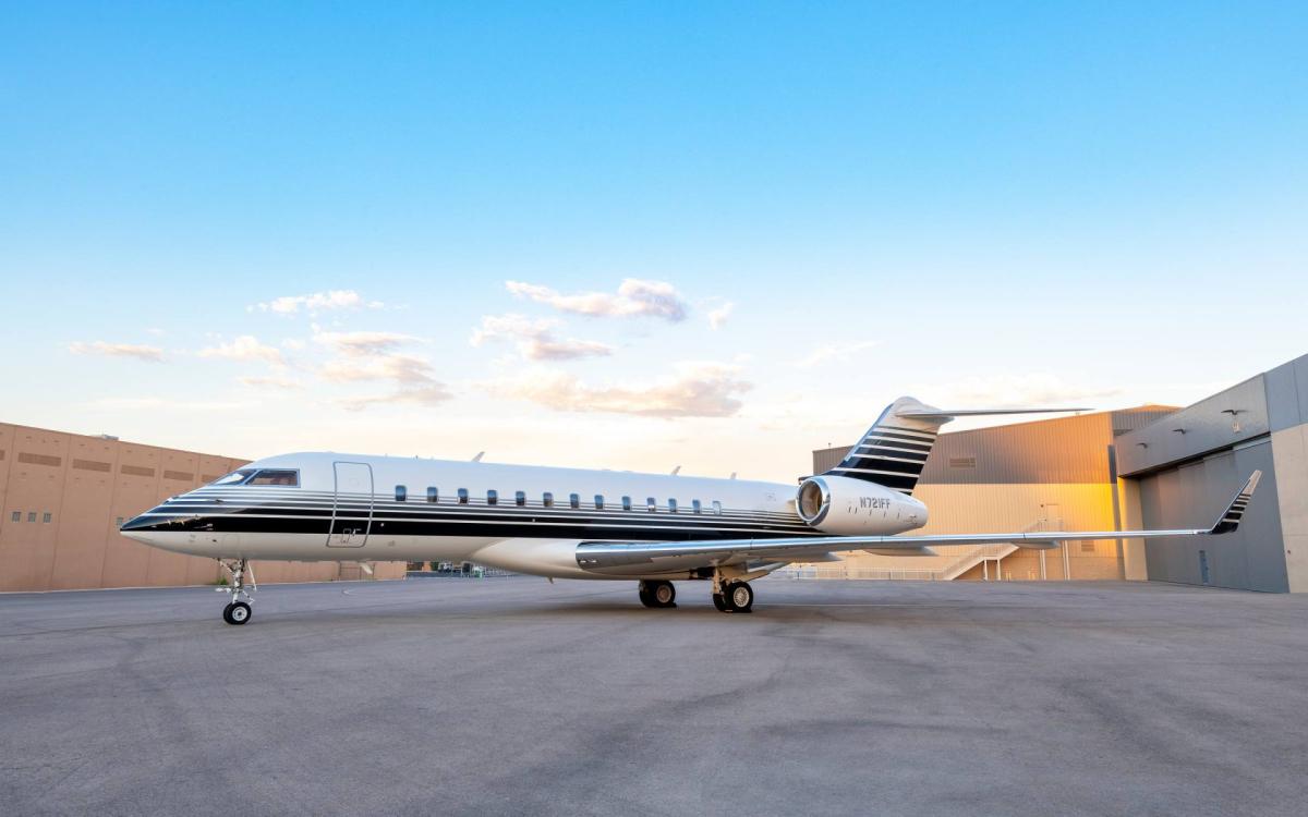2011 Global Express XRS Photo 2