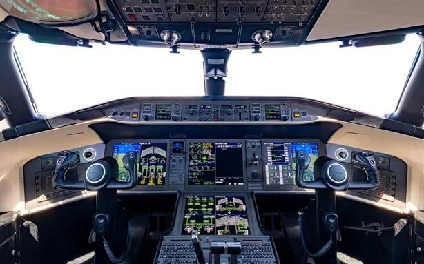 2023 BOMBARDIER GLOBAL 5500 Photo 2