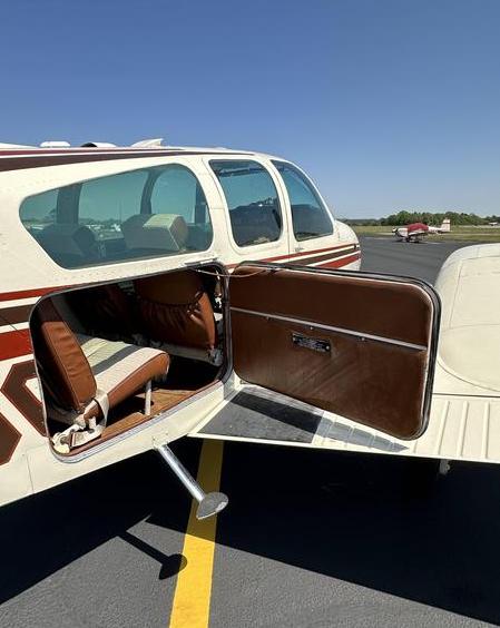 1964 BEECH B55 BARON Photo 4