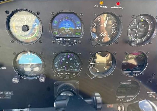 1977 COMMANDER 112A Photo 4