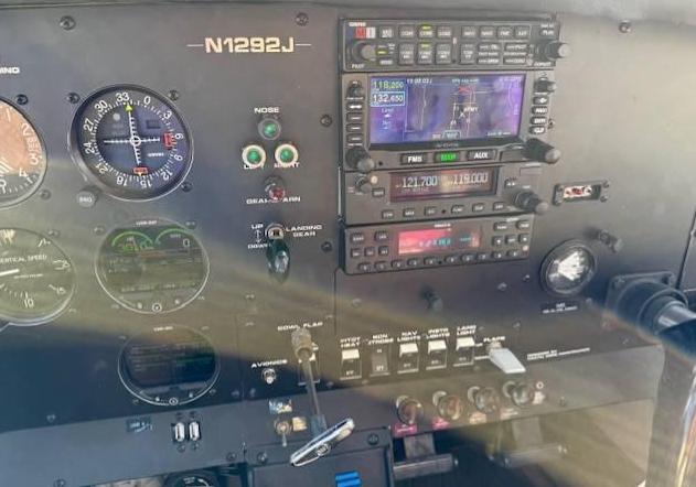 1977 COMMANDER 112A Photo 5