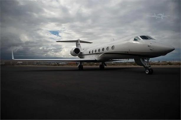 2004 GULFSTREAM G550 Photo 2