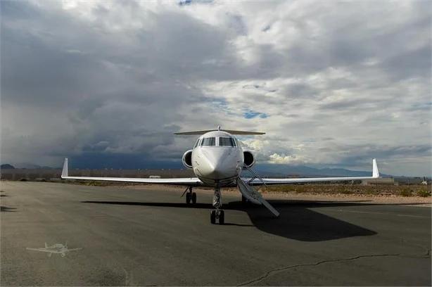 2004 GULFSTREAM G550 Photo 3