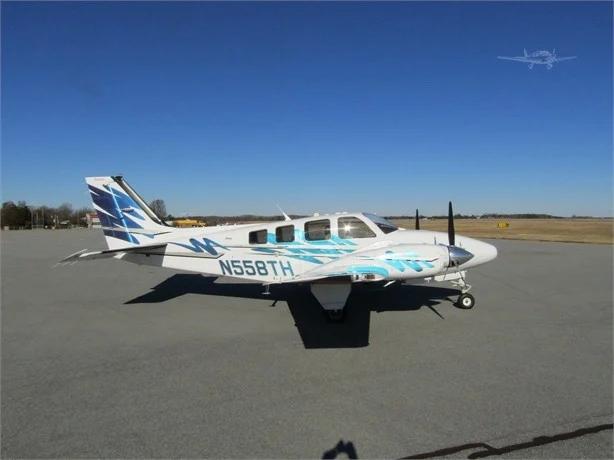 2001 BEECHCRAFT 58 BARON Photo 2