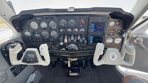 1975 BEECHCRAFT B55 BARON Photo 3