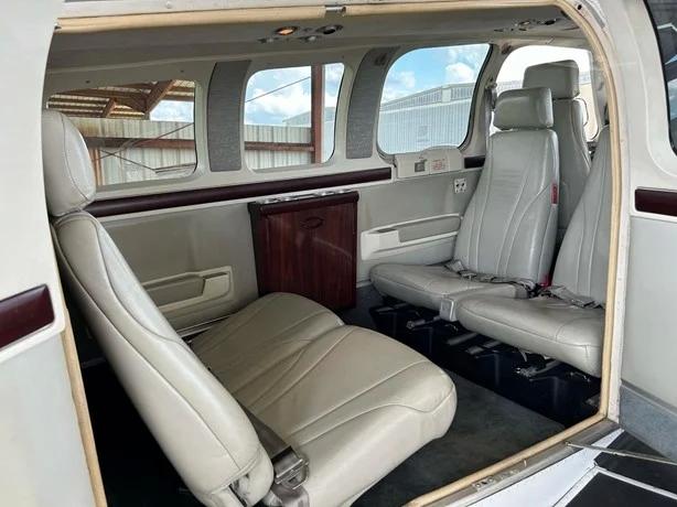 2004 BEECHCRAFT 58 BARON Photo 3