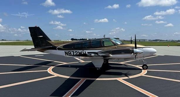 1993 BEECHCRAFT 58 BARON Photo 2