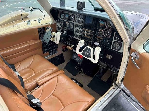 1993 BEECHCRAFT 58 BARON Photo 4