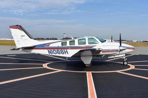 1996 BEECHCRAFT 58 BARON Photo 2