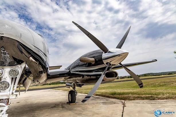 1989 BEECHCRAFT KING AIR C90A Photo 2