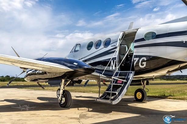 1989 BEECHCRAFT KING AIR C90A Photo 2