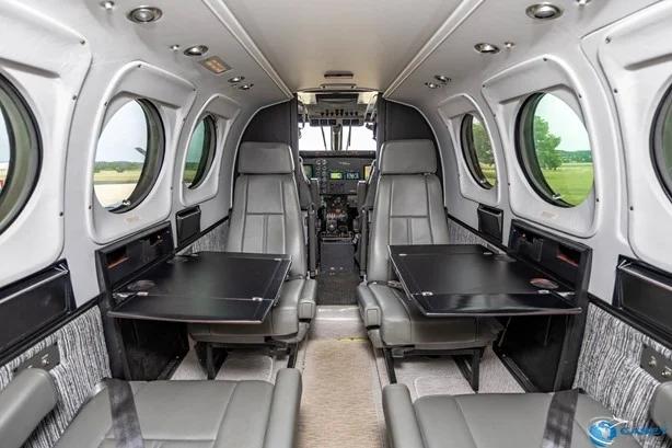 1989 BEECHCRAFT KING AIR C90A Photo 7
