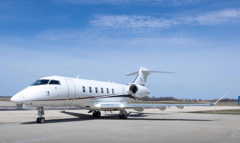 2017 Bombardier Challenger 350 Photo 2