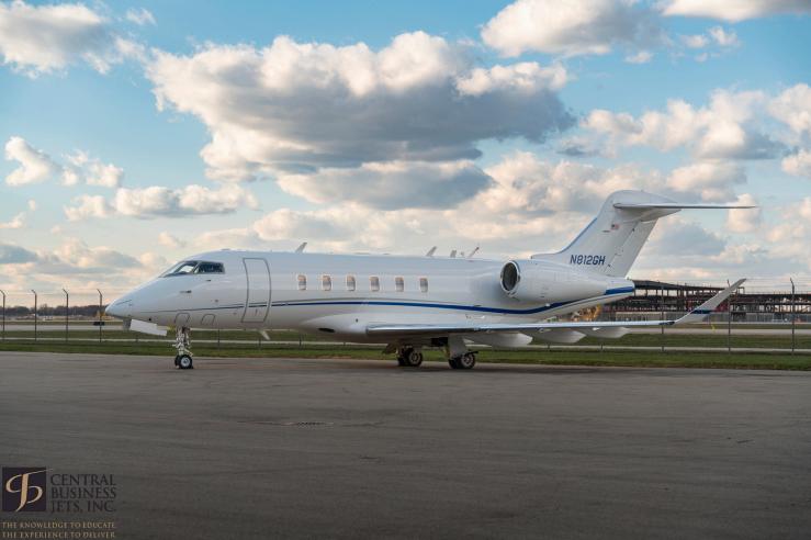 Bombardier Challenger 350 Photo 2