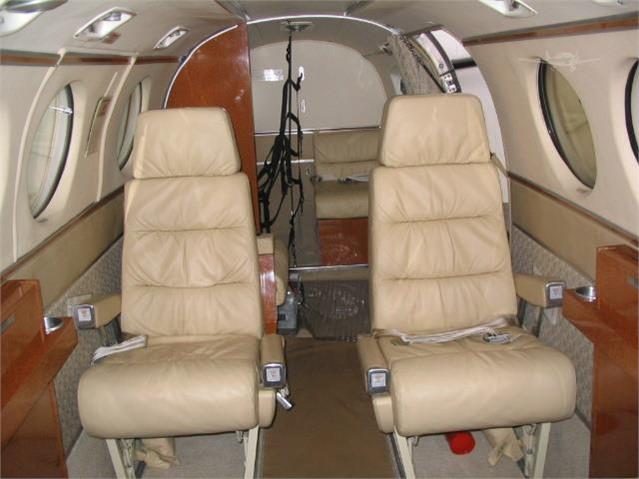 1975 BEECHCRAFT KING AIR C90 Photo 3