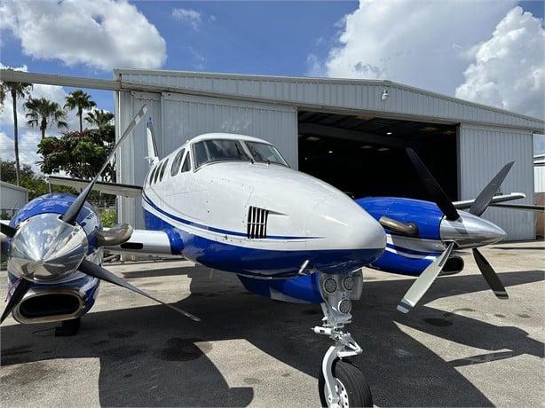 1999 BEECHCRAFT KING AIR C90B Photo 2