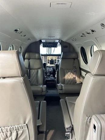 1994 BEECHCRAFT KING AIR C90B Photo 6