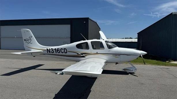 2004 CIRRUS SR22-G2 Photo 2