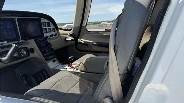 2004 CIRRUS SR22-G2 Photo 3