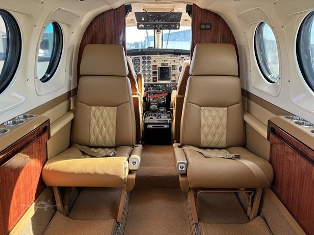 1999 BEECHCRAFT KING AIR C90B Photo 4