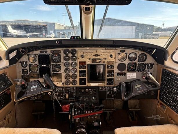 1999 BEECHCRAFT KING AIR C90B Photo 6