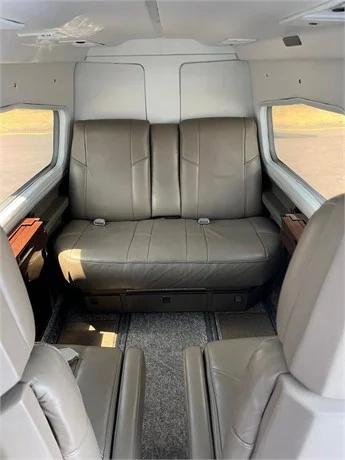 1977 COMMANDER 690B Photo 3