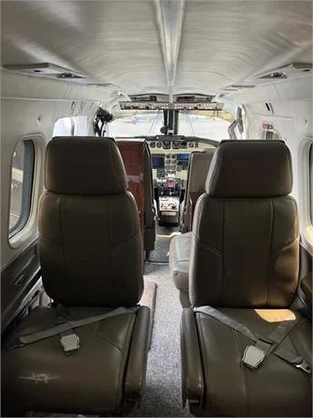 1977 COMMANDER 690B Photo 4