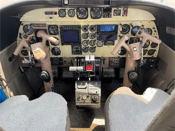 1977 COMMANDER 690B Photo 6