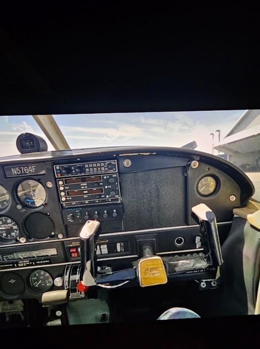 Piper Cherokee PA-28-140 Photo 4