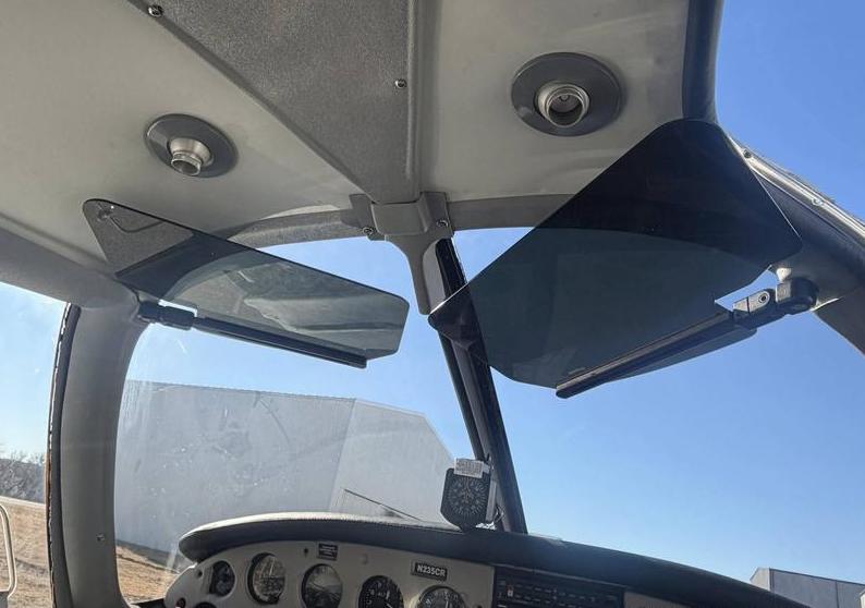 1995 Cherokee 235 Photo 4